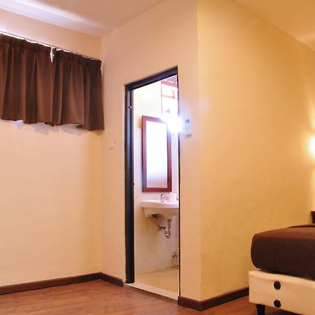 Bemo Corner Guest House Kuta Lombok Zimmer foto