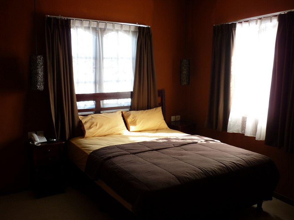 Bemo Corner Guest House Kuta Lombok Exterior foto